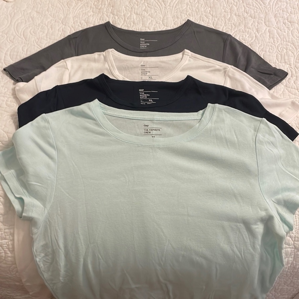 SOLD!!!!   Gap Ladies XL MODERN CREW Tshirts